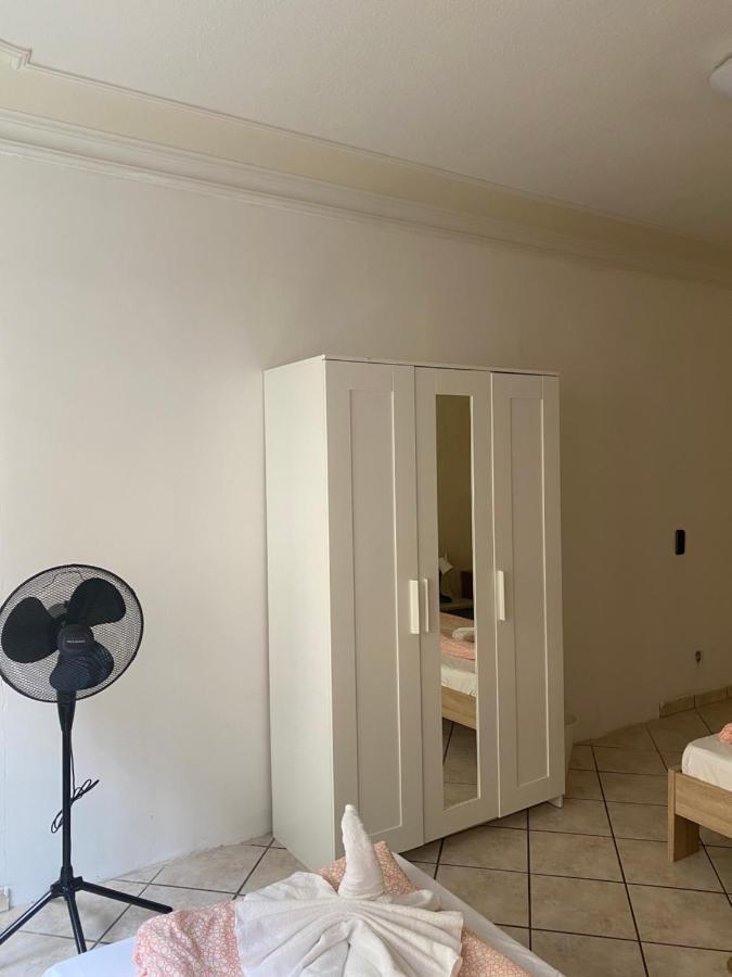 Central Shared Apartment, Friesenplatz Köln Eksteriør billede